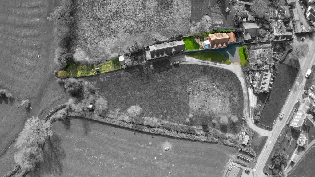 Property photo 2 of 36