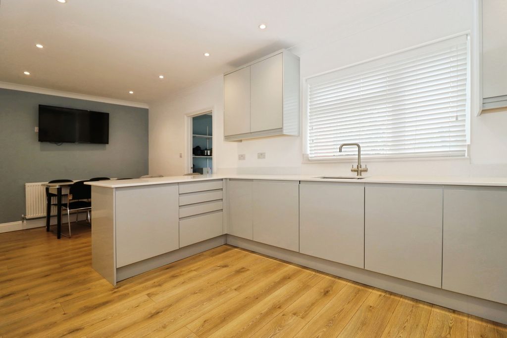 Property photo 3 of 19 Pbox-Img.Jpg