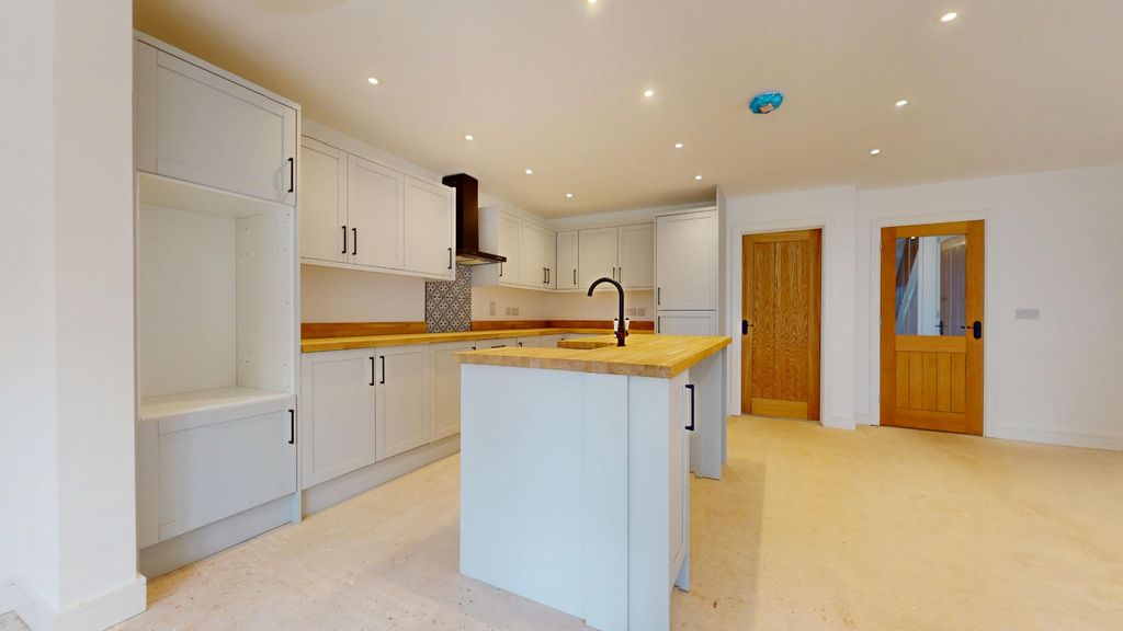 Property photo 2 of 22 3189453