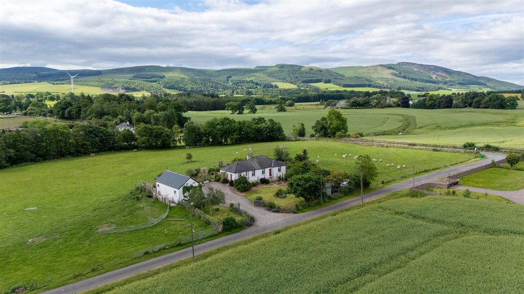 Property photo 1 of 50 Darlin Cottage, Leadketty Farm, Dunning - D-17.Jpg