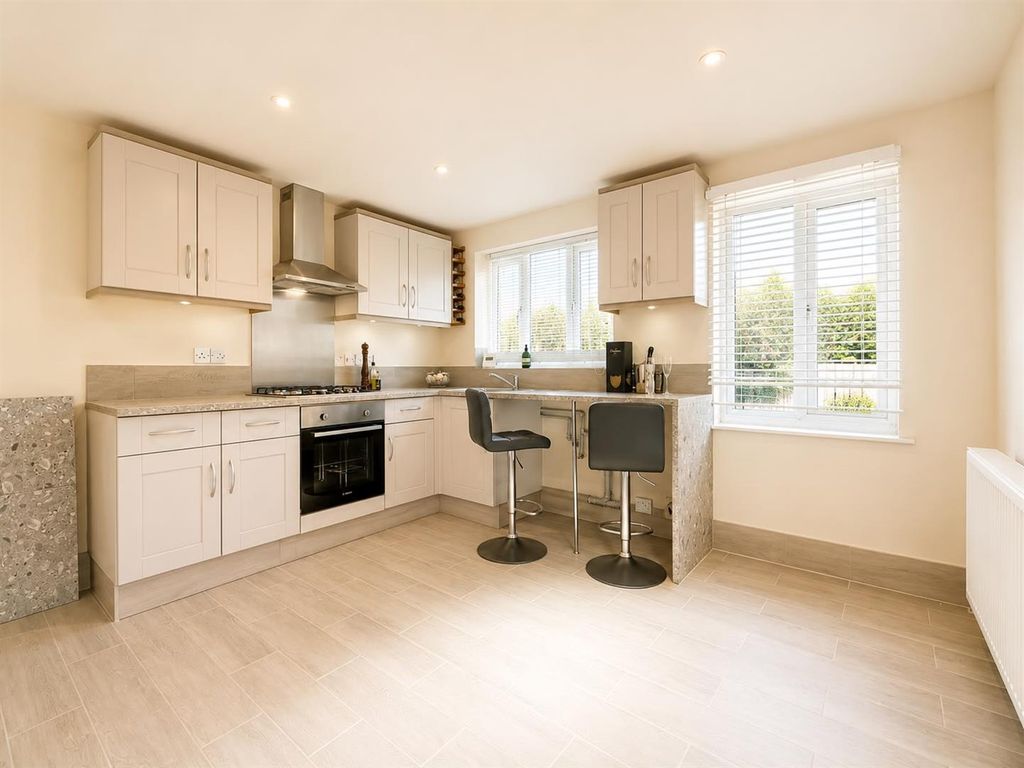 Property photo 3 of 14 4