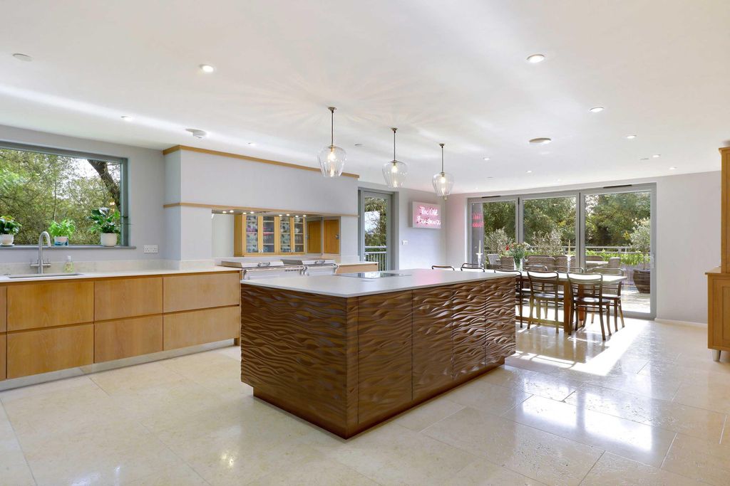 Property photo 2 of 29 Image