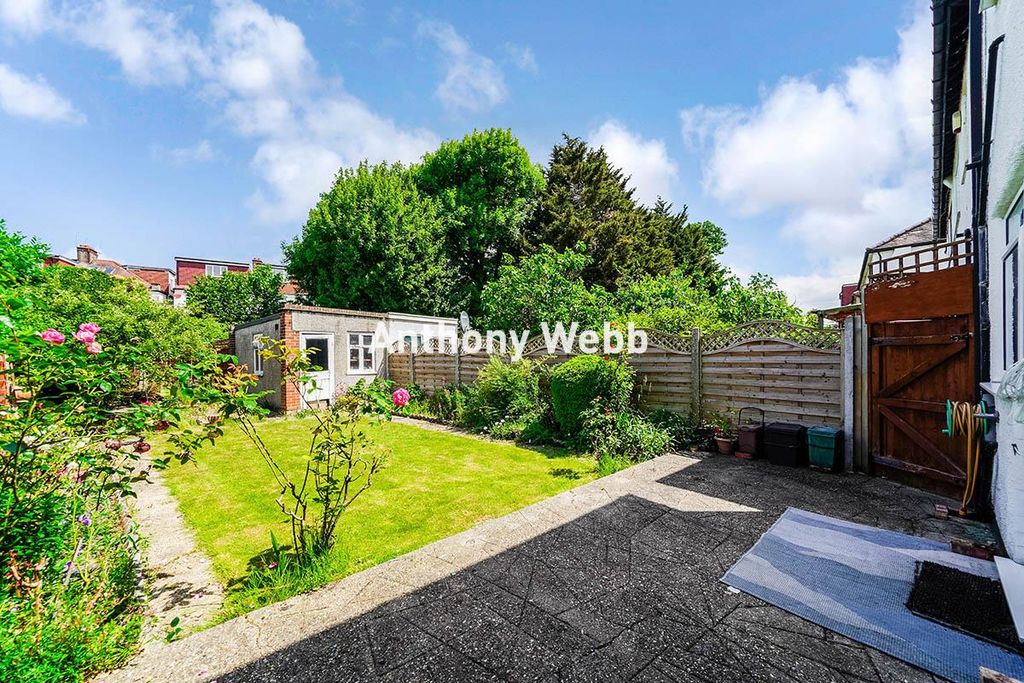 Property photo 2 of 13 Garden