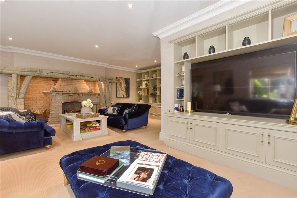 Property photo 1 of 20 Sitting Room