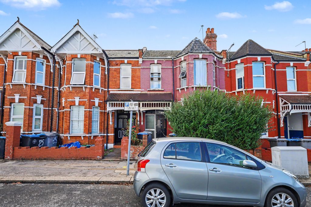 Property photo 1 of 12 27A Temple Road, Cricklewood, London, Nw2 6Pj
