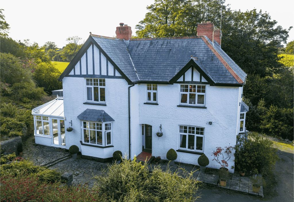 Property photo 2 of 53