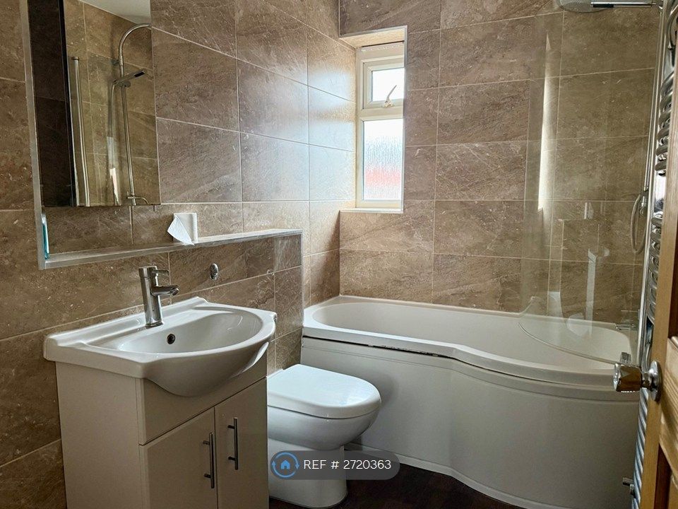 Property photo 2 of 7 Bathroom