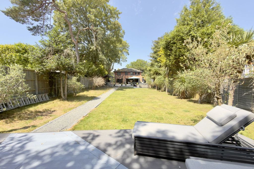 Property photo 3 of 28