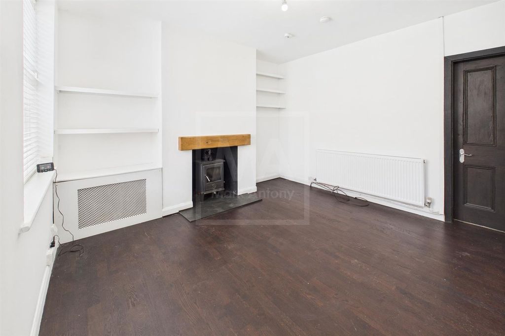 Property photo 3 of 10 Living Room