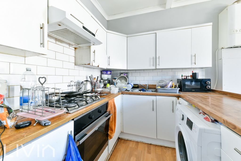 Property photo 2 of 12 Tynemouth Road, 13-1