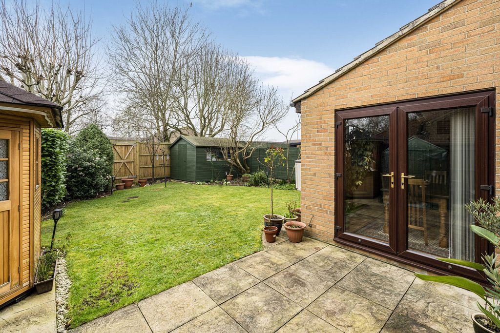 Property photo 2 of 28