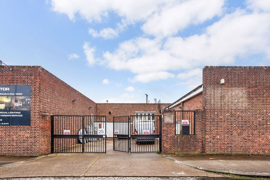 Property photo 1 of 8