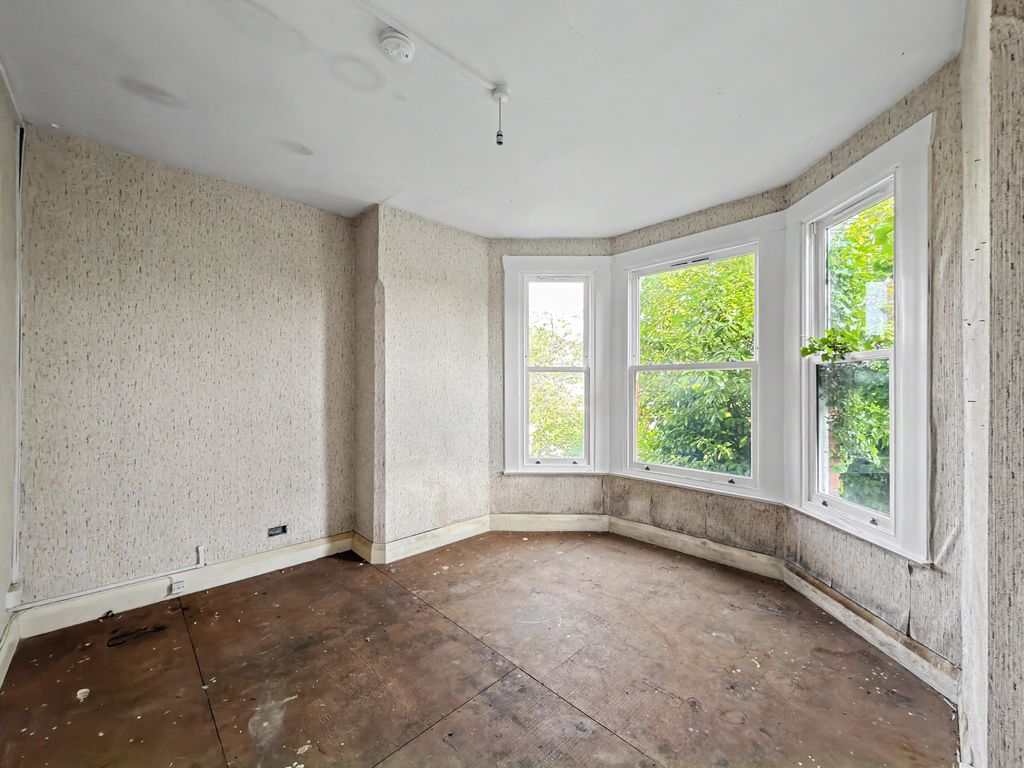Property photo 2 of 12 Flat A, 66-68 Dukes Avenue, London, N10 2Pu
