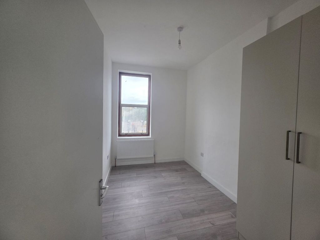 Property photo 1 of 12 Room