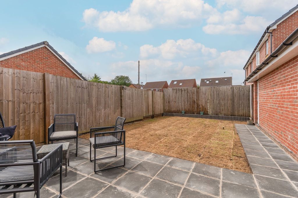 Property photo 2 of 23