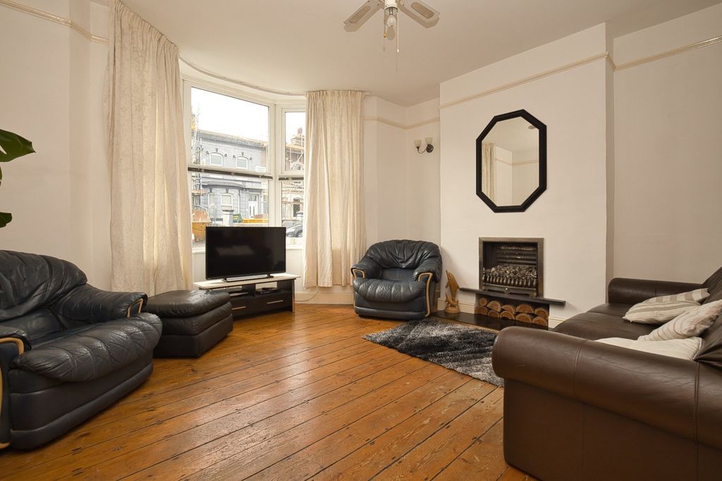 Property photo 3 of 11 Picture 3