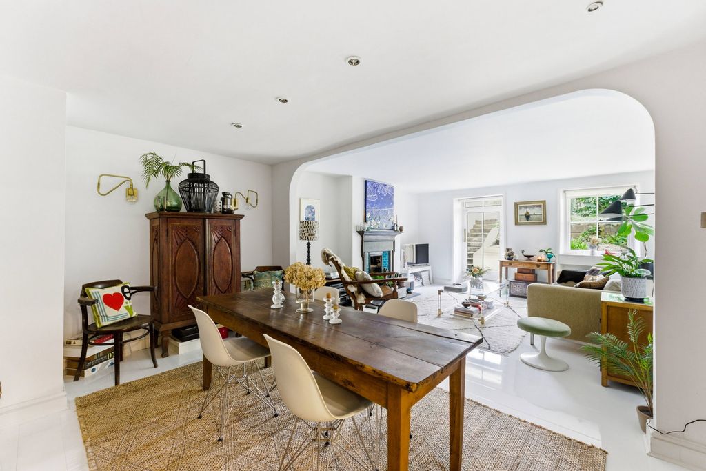 Property photo 3 of 28