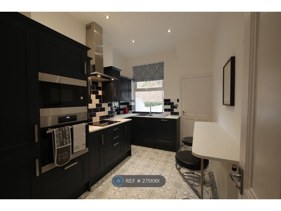 Property photo 1 of 8 Kitchen