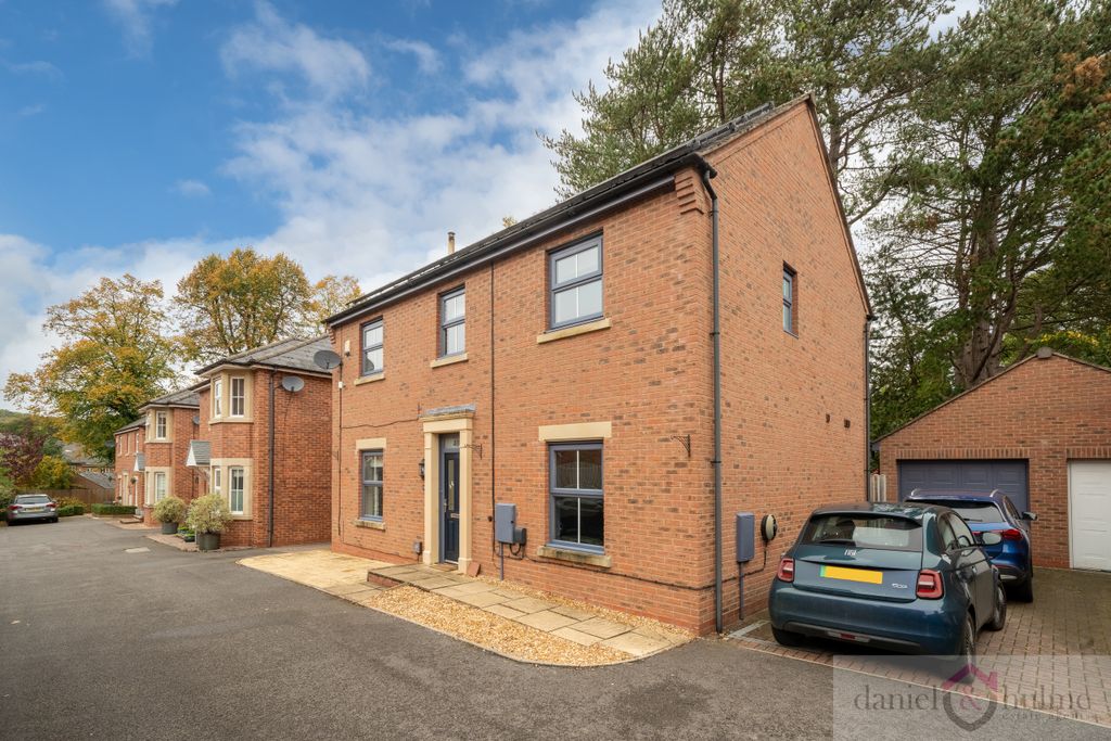 Property photo 1 of 27 40 Willow Drive-32