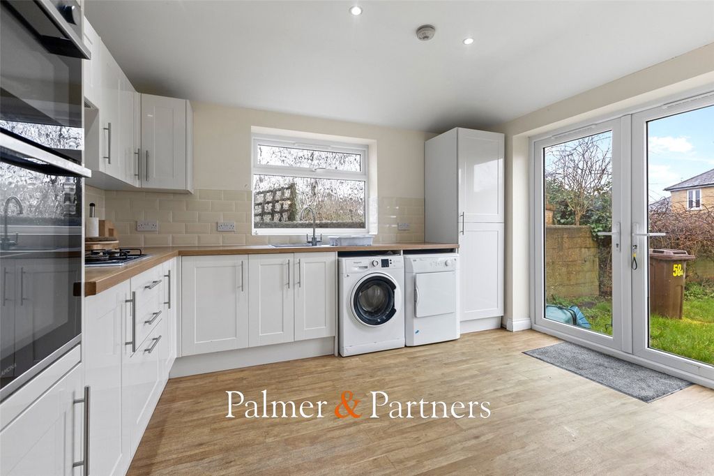 Property photo 2 of 27 Picture No. 11