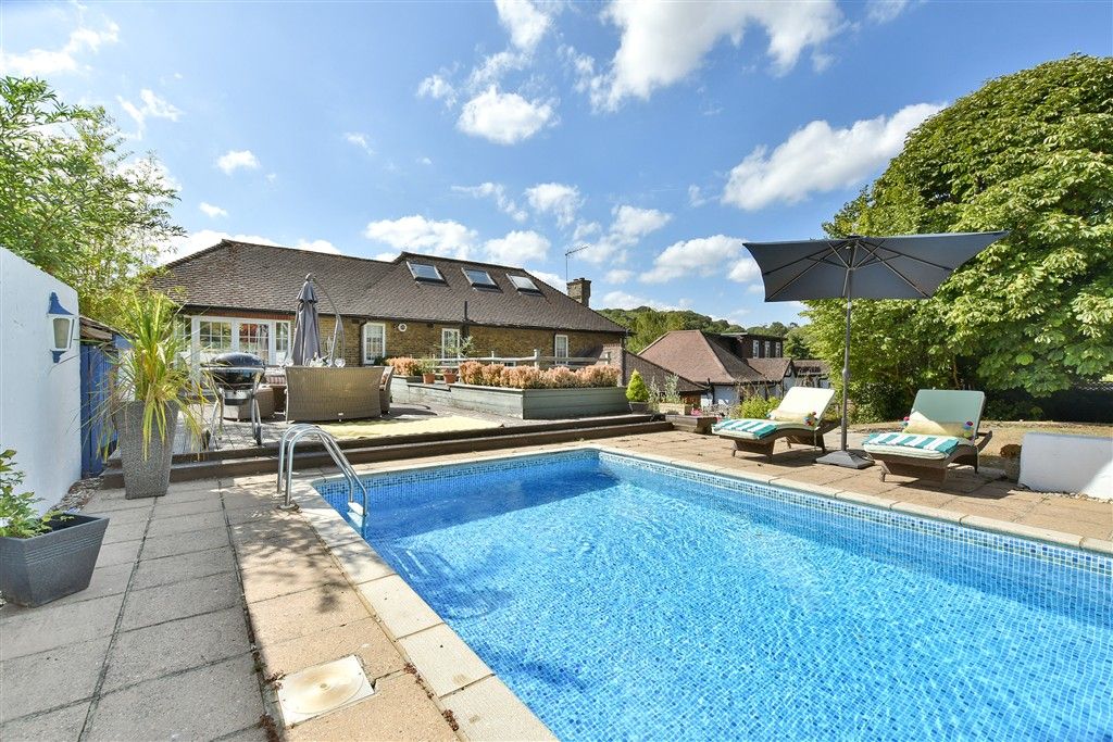 Property photo 3 of 27 Swimming Pool
