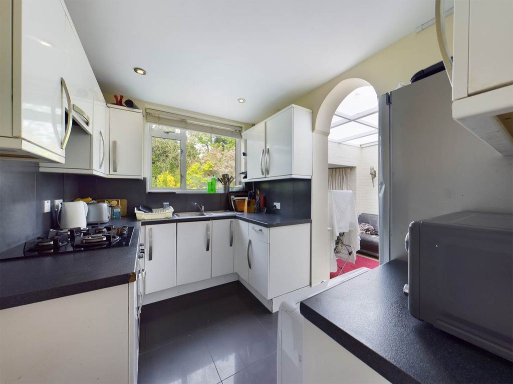 Property photo 3 of 5 Kitchen