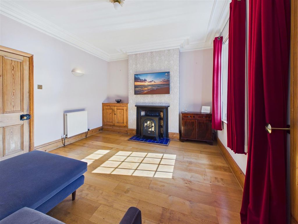 Property photo 3 of 18 Lounge