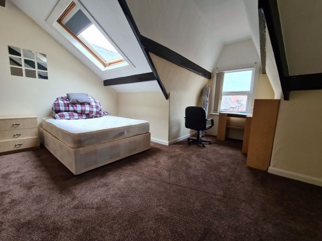 Property photo 3 of 17 A Cozy Single Bedroom Featuring A Comfortable Bed,...