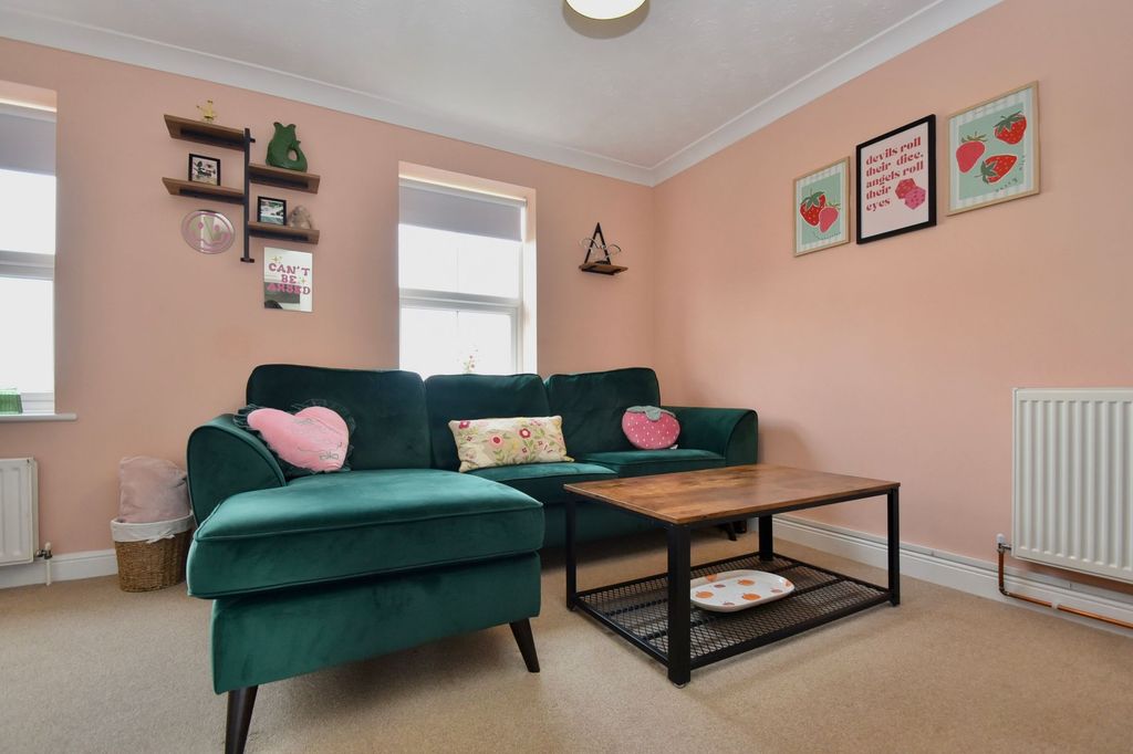 Property photo 3 of 13