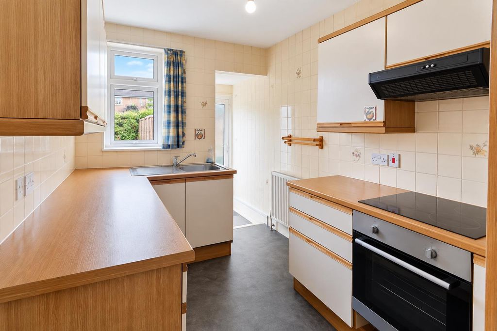 Property photo 2 of 8 Kitchen