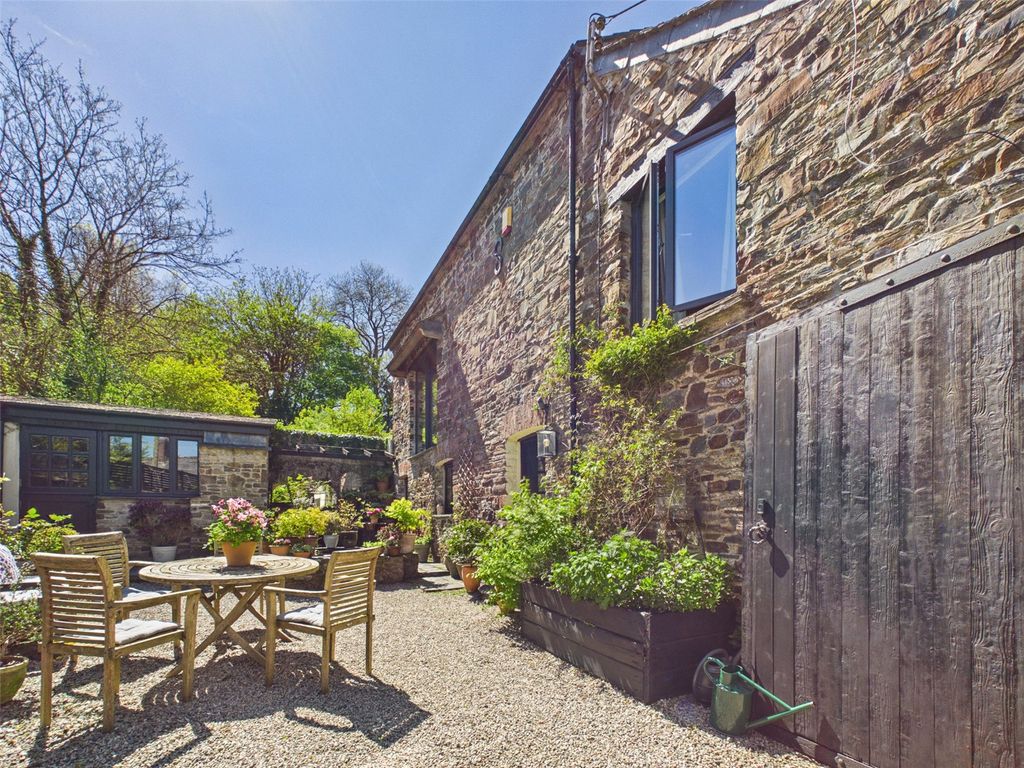 Property photo 1 of 21 Frontage