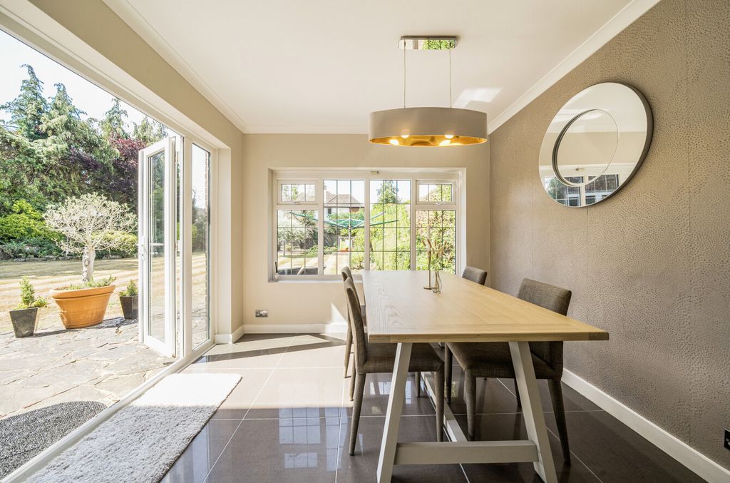 Property photo 3 of 25 Dining Space