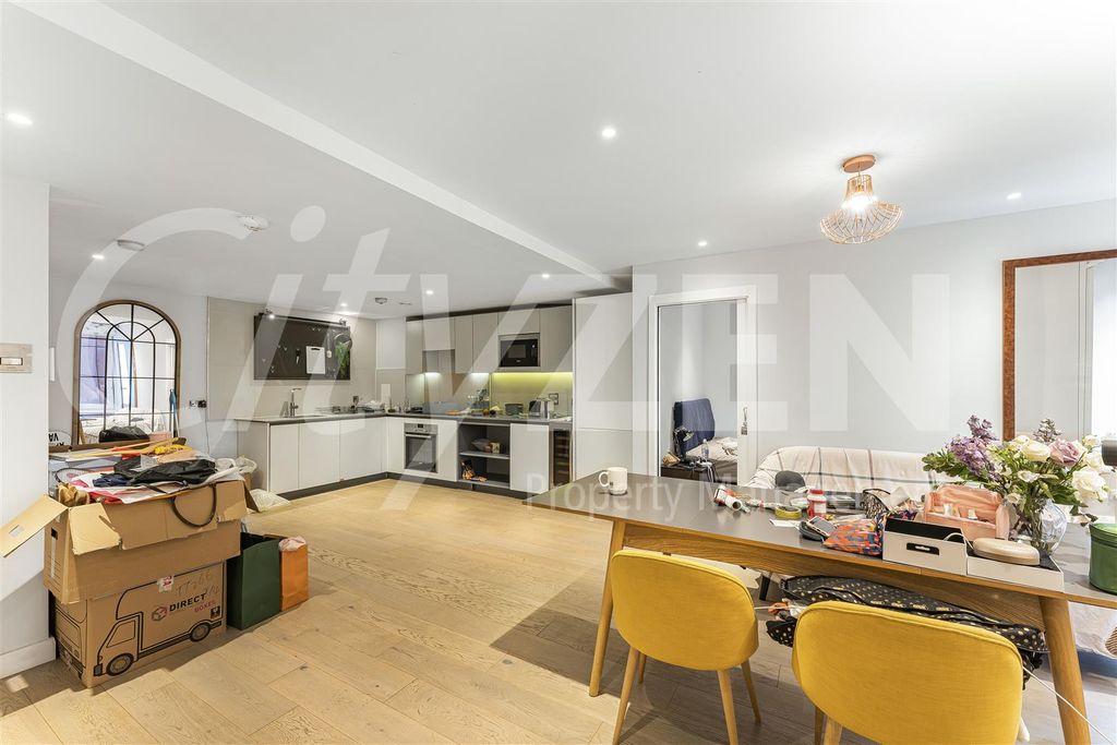 Property photo 1 of 18 Reception