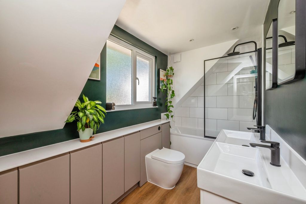 Property photo 3 of 35 Bathroom