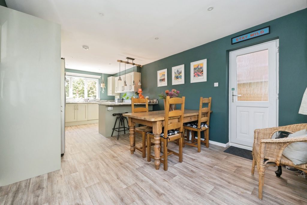 Property photo 2 of 28 Pbox-Img.Jpg