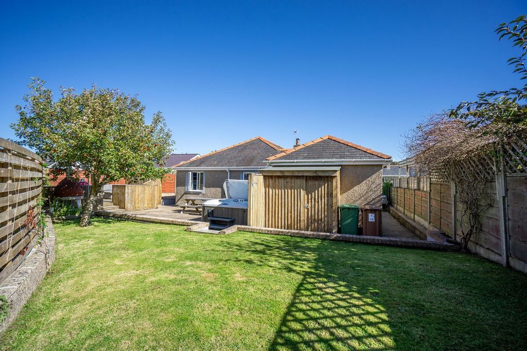 Property photo 2 of 26