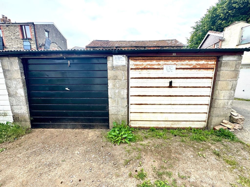 Property photo 1 of 3 Picture No. 05