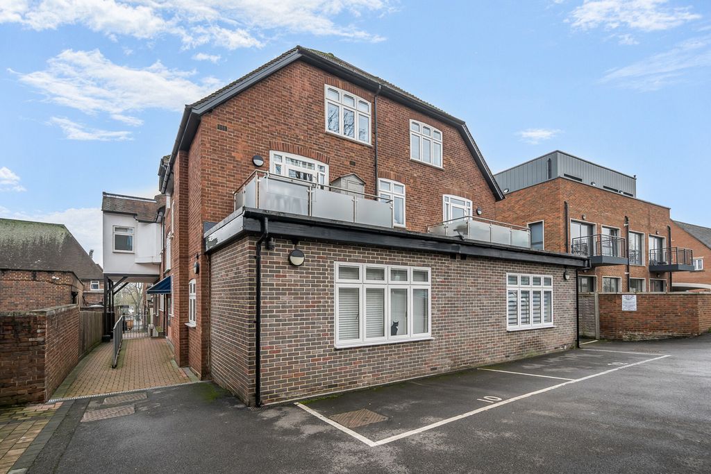 Property photo 1 of 19 1403754-20-697764...