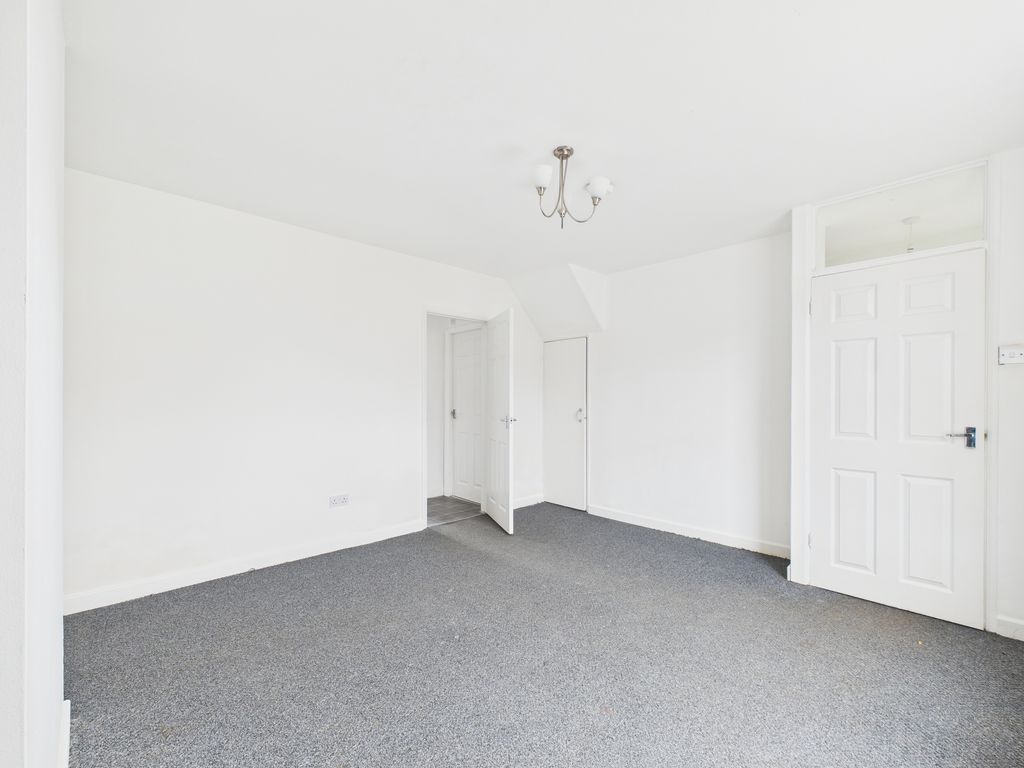 Property photo 3 of 14 Lounge