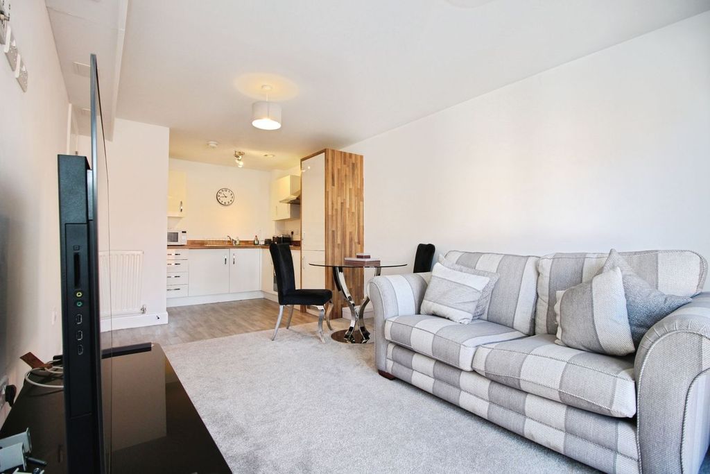 Property photo 3 of 12