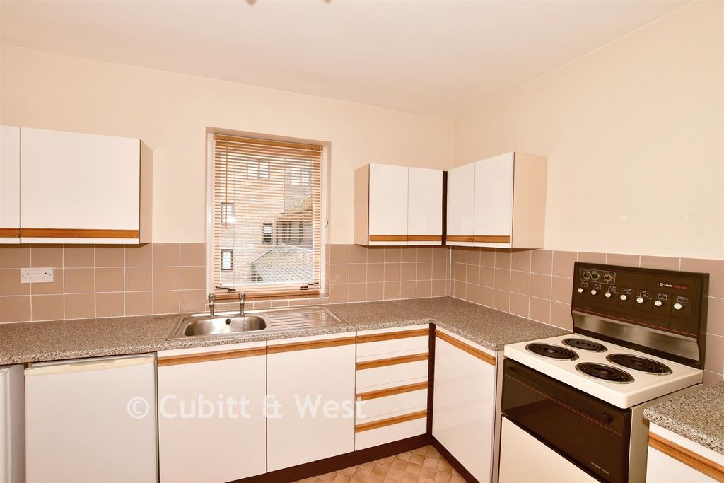 Property photo 1 of 10 Kitchen