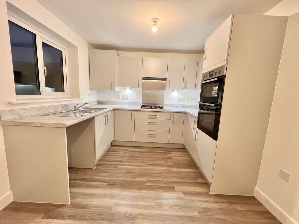 Property photo 2 of 10 Kitchen