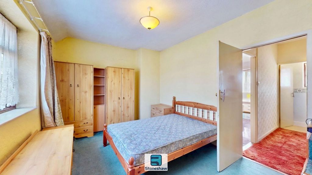 Property photo 2 of 21