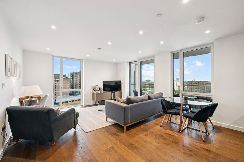 Property photo 1 of 18 Reception/Dining