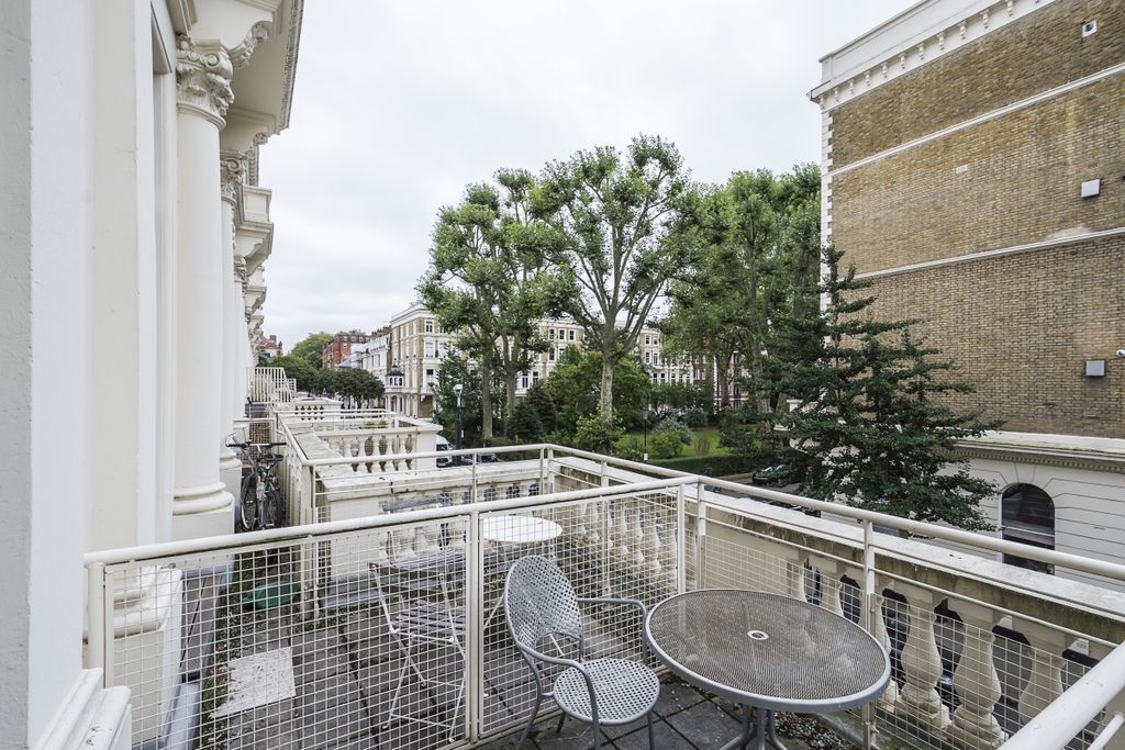 Property photo 3 of 13 Balcony