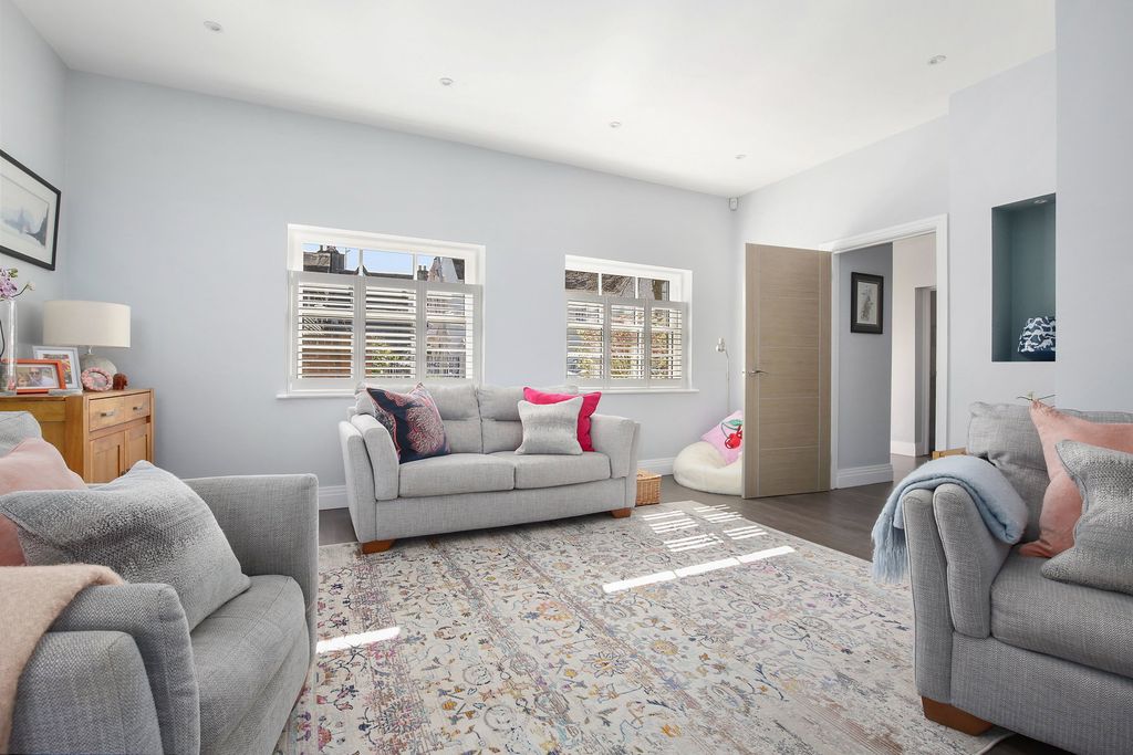 Property photo 3 of 11