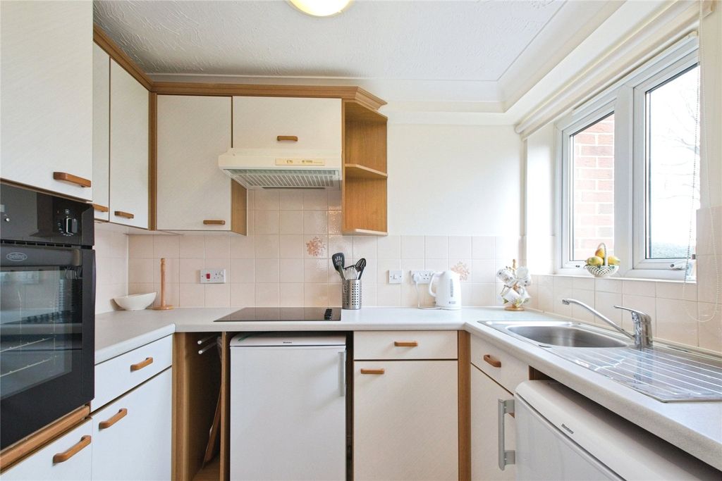 Property photo 3 of 11 Kitchen