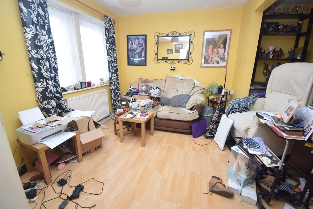 Property photo 2 of 7 Living Room