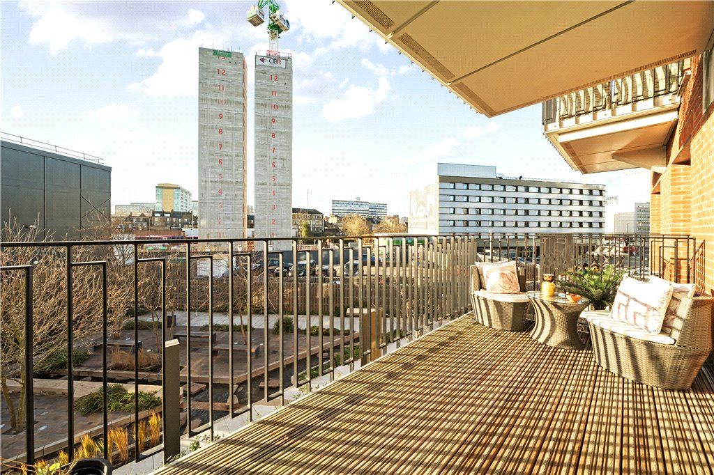 Property photo 1 of 21 Balcony