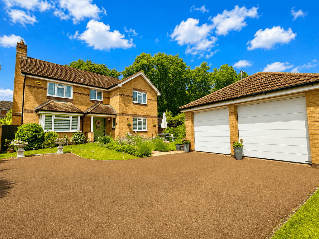 Property photo 1 of 31 Four Bedroom Detached Family Home
